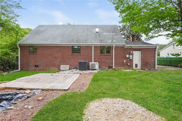 225 Thomas Nelson LN, Williamsburg, VA 23185