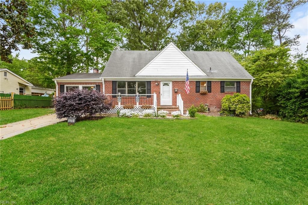 225 Thomas Nelson LN, Williamsburg, VA 23185