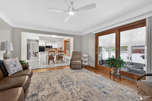 2105 Vernon Court, Trenton, MI 48183