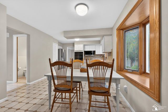 2105 Vernon Court, Trenton, MI 48183