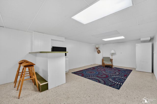 2105 Vernon Court, Trenton, MI 48183