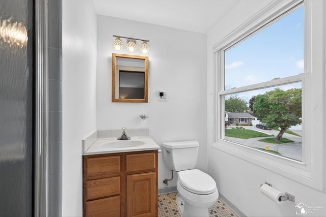 2105 Vernon Court, Trenton, MI 48183