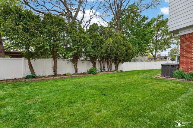 2105 Vernon Court, Trenton, MI 48183