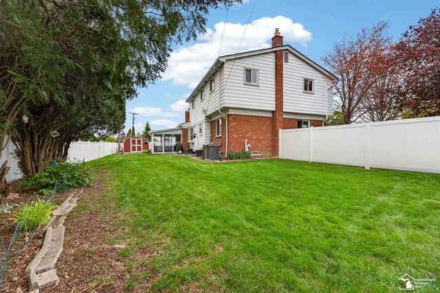 2105 Vernon Court, Trenton, MI 48183