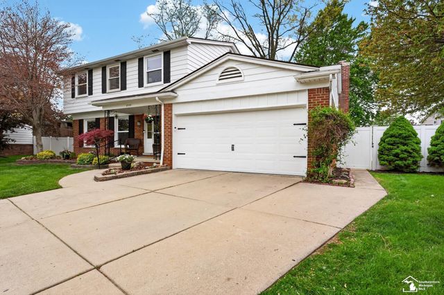 2105 Vernon Court, Trenton, MI 48183