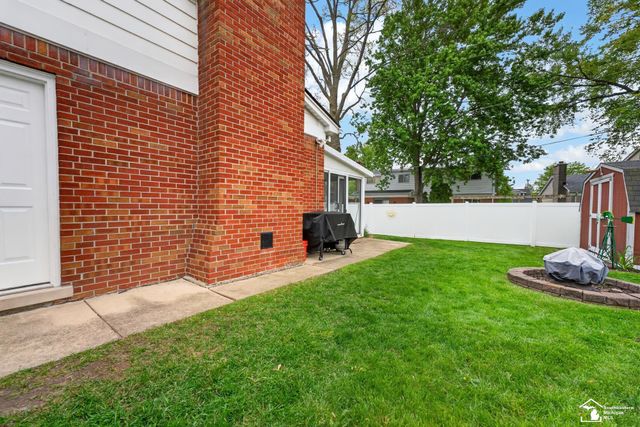 2105 Vernon Court, Trenton, MI 48183