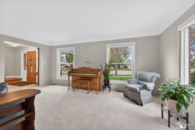 2105 Vernon Court, Trenton, MI 48183