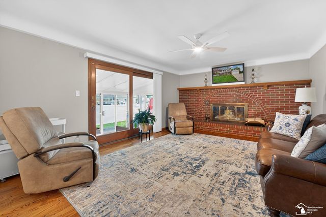 2105 Vernon Court, Trenton, MI 48183