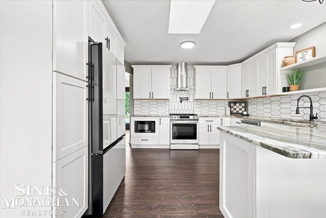 574 Kelli Avenue, Marysville, MI 48040