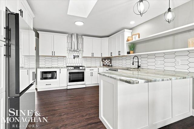 574 Kelli Avenue, Marysville, MI 48040