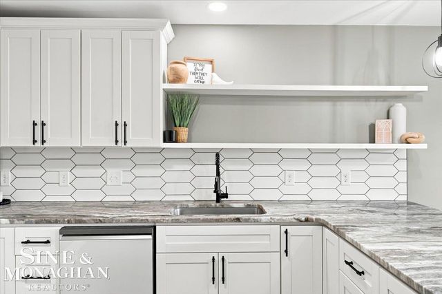 574 Kelli Avenue, Marysville, MI 48040