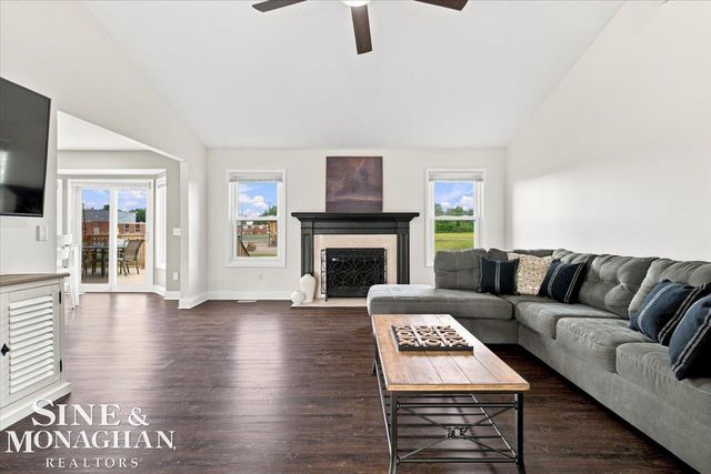 574 Kelli Avenue, Marysville, MI 48040