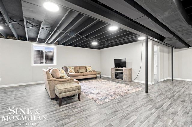 574 Kelli Avenue, Marysville, MI 48040