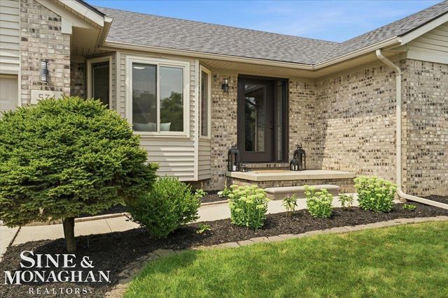 574 Kelli Avenue, Marysville, MI 48040