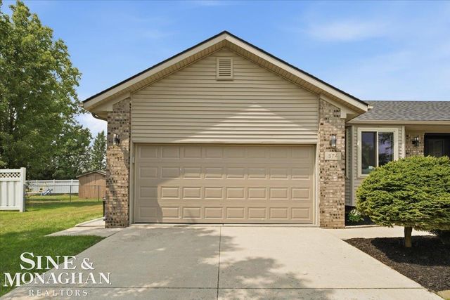 574 Kelli Avenue, Marysville, MI 48040