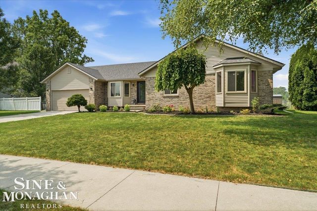 574 Kelli Avenue, Marysville, MI 48040