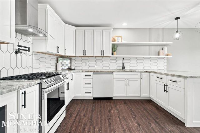 574 Kelli Avenue, Marysville, MI 48040