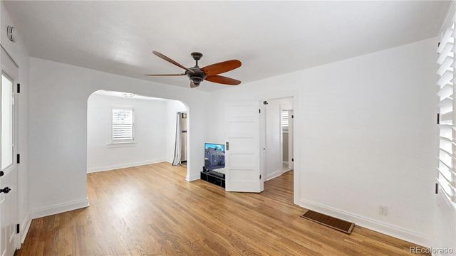 6090 W 10th Avenue, Lakewood, CO 80214