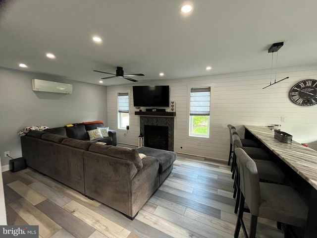 346 ALBANY AVE, Barrington, NJ 08007