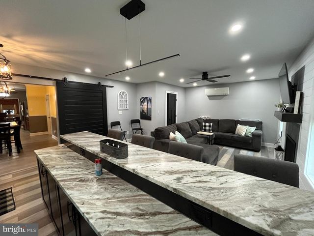 346 ALBANY AVE, Barrington, NJ 08007