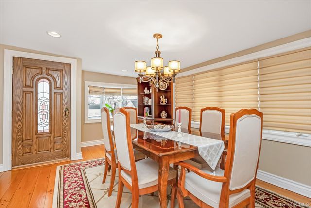 30 Crestwood Boulevard, Farmingdale, NY 11735