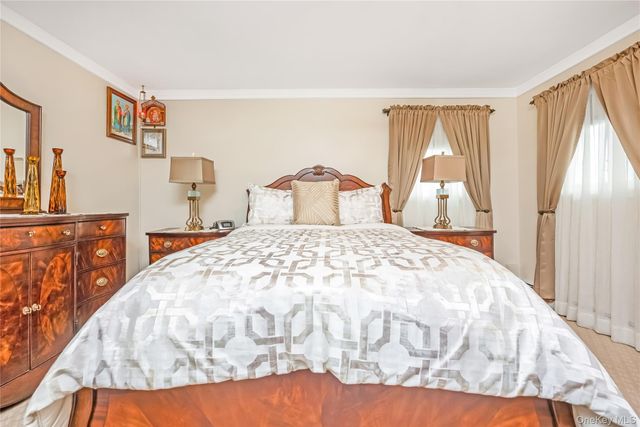 30 Crestwood Boulevard, Farmingdale, NY 11735