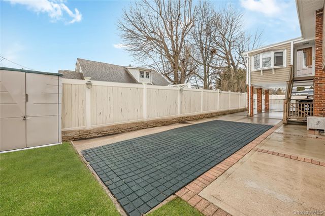 30 Crestwood Boulevard, Farmingdale, NY 11735