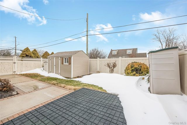 30 Crestwood Boulevard, Farmingdale, NY 11735