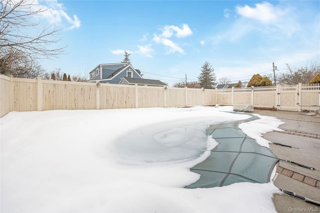 30 Crestwood Boulevard, Farmingdale, NY 11735