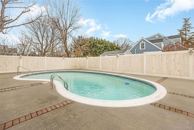 30 Crestwood Boulevard, Farmingdale, NY 11735