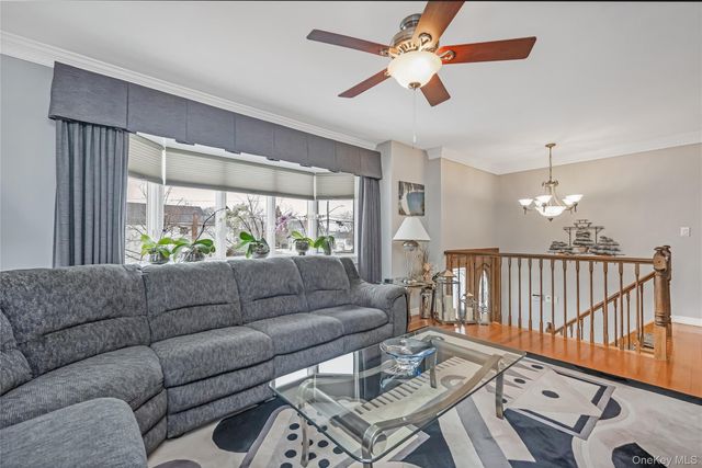 30 Crestwood Boulevard, Farmingdale, NY 11735