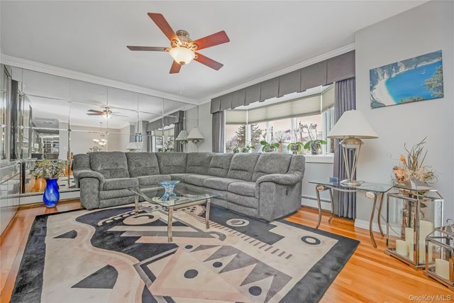 30 Crestwood Boulevard, Farmingdale, NY 11735