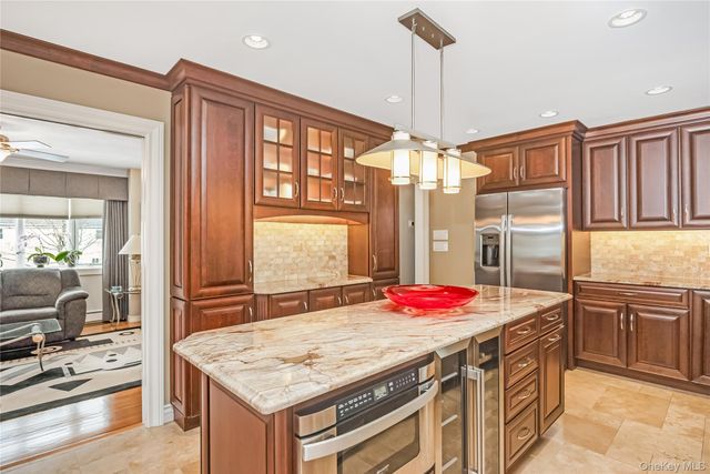 30 Crestwood Boulevard, Farmingdale, NY 11735