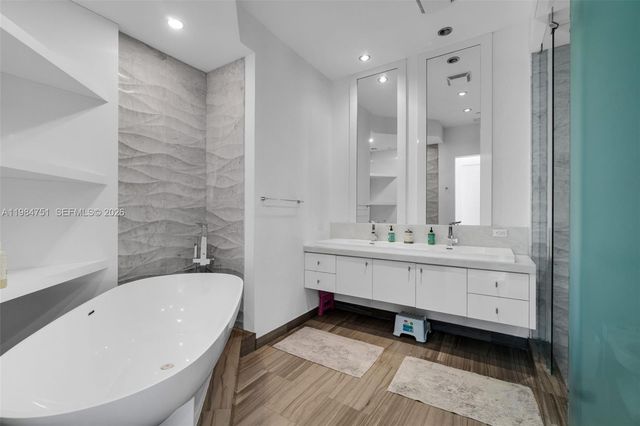 900 Brickell Key Blvd 2904, Miami, FL 33131