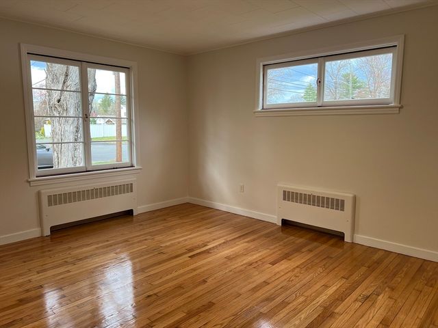 55 Parkerview St, Springfield, MA 01129
