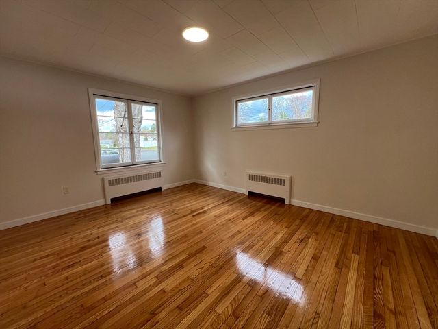 55 Parkerview St, Springfield, MA 01129