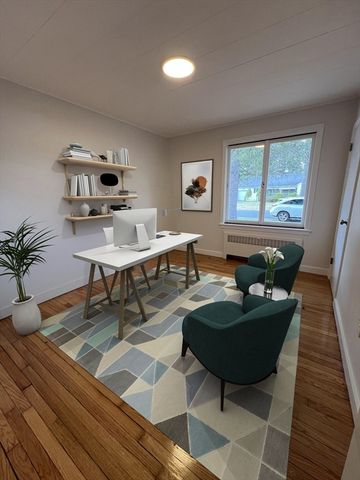 55 Parkerview St, Springfield, MA 01129