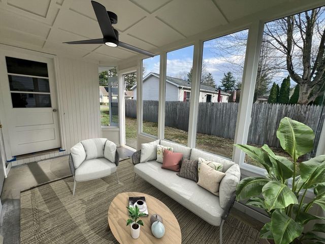 55 Parkerview St, Springfield, MA 01129
