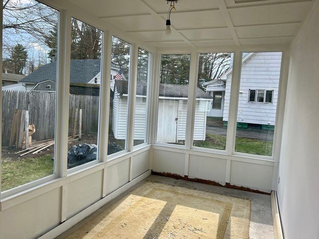 55 Parkerview St, Springfield, MA 01129