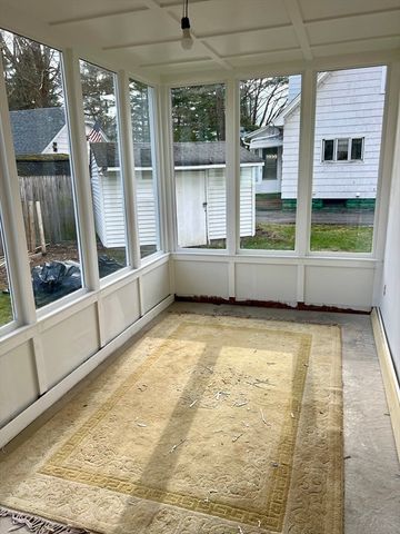 55 Parkerview St, Springfield, MA 01129
