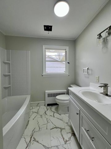 55 Parkerview St, Springfield, MA 01129