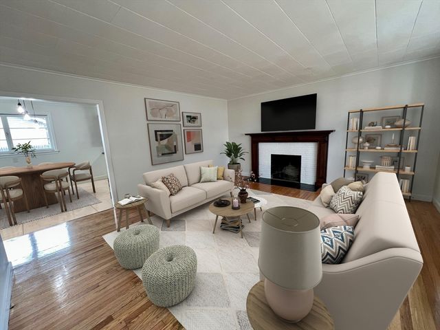 55 Parkerview St, Springfield, MA 01129