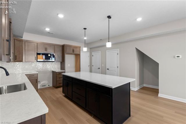 453 Harbor Lane, Lorain, OH 44052