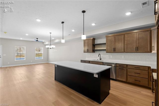 453 Harbor Lane, Lorain, OH 44052