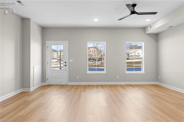 453 Harbor Lane, Lorain, OH 44052