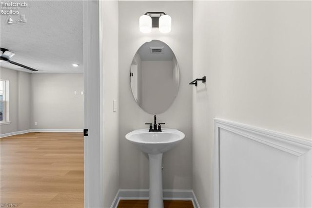 453 Harbor Lane, Lorain, OH 44052