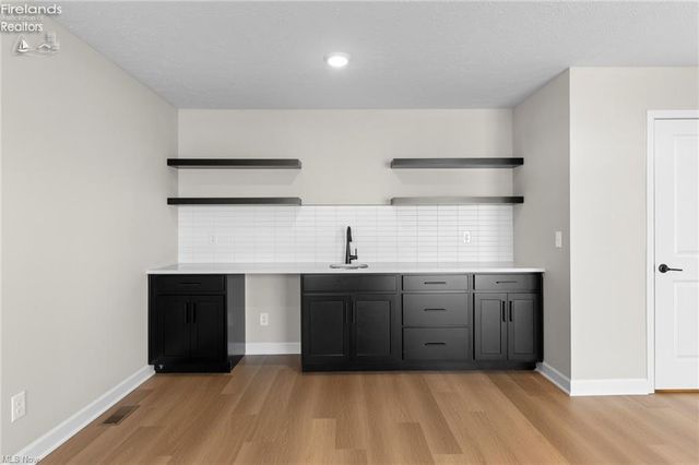 453 Harbor Lane, Lorain, OH 44052