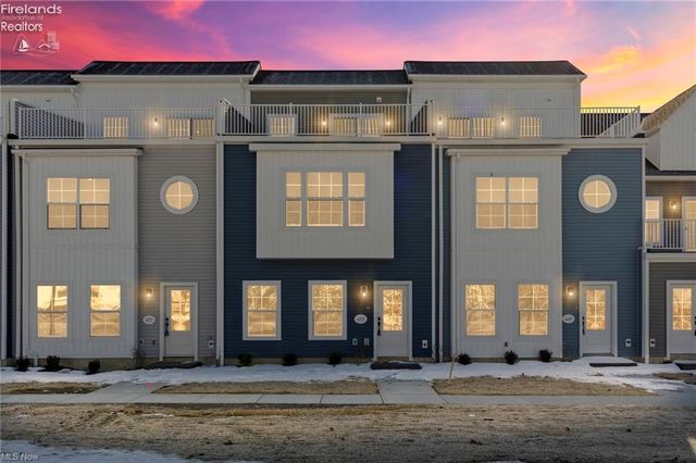 453 Harbor Lane, Lorain, OH 44052