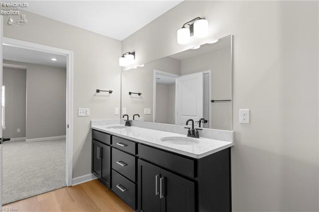 453 Harbor Lane, Lorain, OH 44052