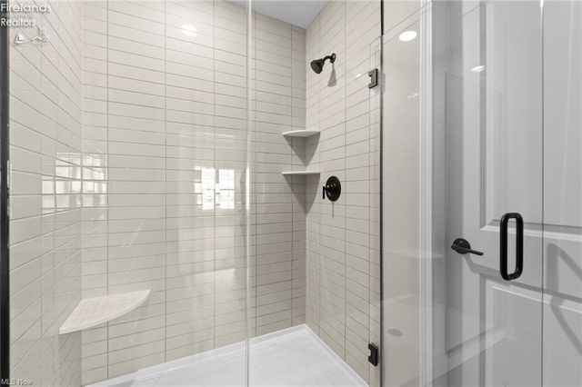 453 Harbor Lane, Lorain, OH 44052